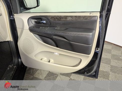 Used 2011 Dodge Grand Caravan Crew image 44