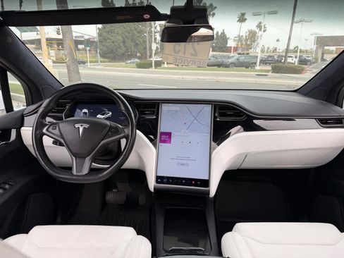 Used 2018 Tesla Model X 100D image 17