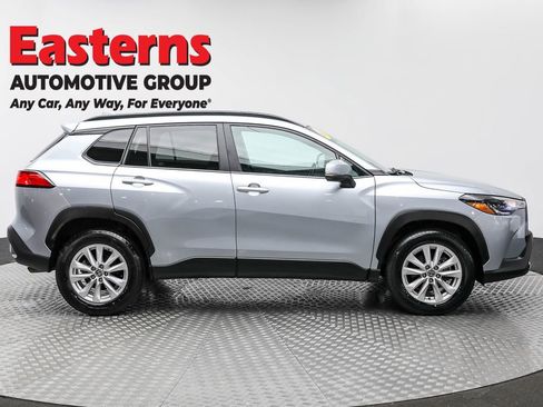 Used 2023 Toyota Corolla Cross LE image 4