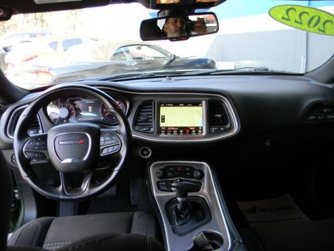 Used 2022 Dodge Challenger SXT image 18