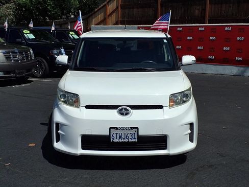 Used 2012 Scion xB FWD image 2