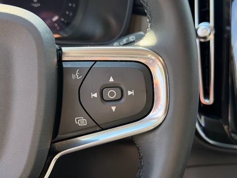Used 2023 Volvo XC40 B4 Core w/ Convenience Package FWD image 27