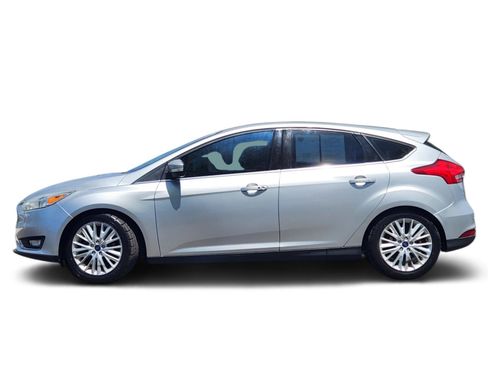 Used 2017 Ford Focus Titanium FWD image 2