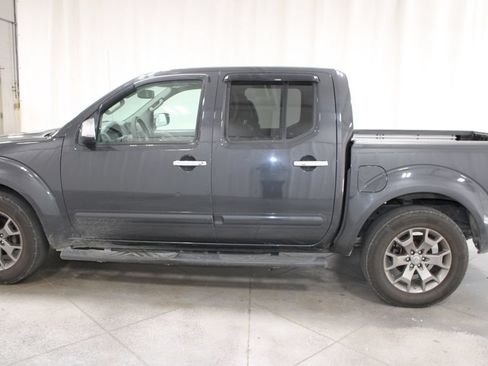 Used 2014 Nissan Frontier SL w/ SL Moonroof Package RWD image 6