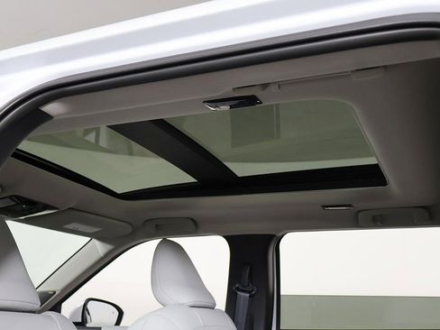 New 2025 Mitsubishi Outlander SE FWD image 21