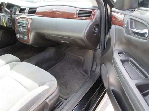 Certified 2011 Chevrolet Impala LT image 17