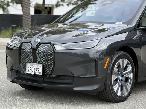 Used 2025 BMW iX xDrive50 w/ Convenience Package image 10