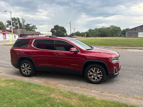 Used 2021 GMC Acadia SLT w/ LPO, Floor Liner Package FWD image 8