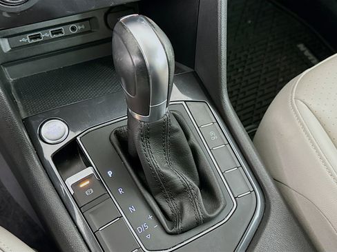 Used 2019 Volkswagen Tiguan SE w/ Panoramic Sunroof Package image 24