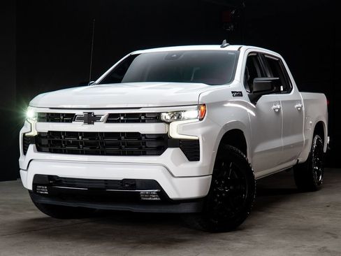 Used 2023 Chevrolet Silverado 1500 RST AWD/4WD image 2