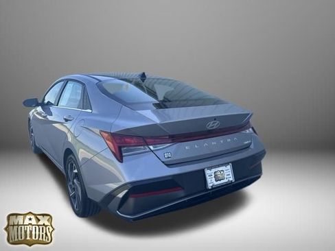 Used 2025 Hyundai Elantra Limited FWD image 7