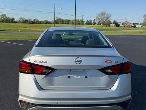 Used 2024 Nissan Altima 2.5 SV image 8