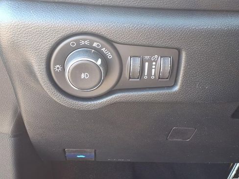 New 2026 Chrysler Pacifica Limited AWD/4WD image 17