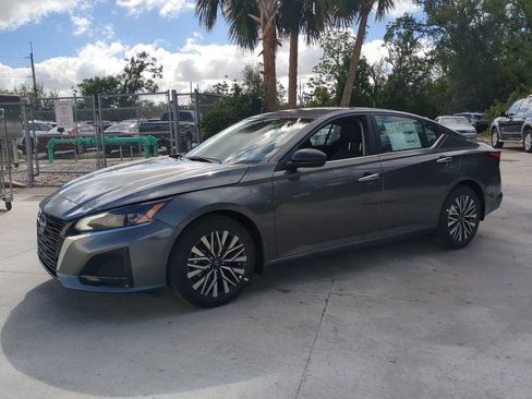 Certified 2025 Nissan Altima 2.5 SV image 2