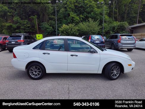 Used 2007 Ford Focus SE FWD image 3