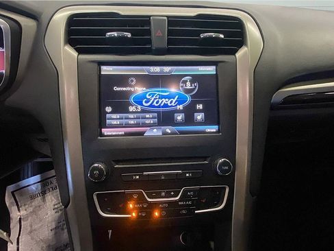 Used 2016 Ford Fusion SE w/ Equipment Group 202A image 15