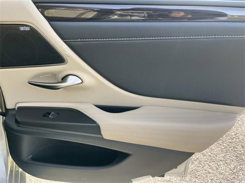Used 2021 Lexus ES 350 Ultra Luxury w/ Accessory Package 2 image 23
