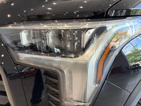 Used 2024 Toyota Tundra Limited AWD/4WD image 9