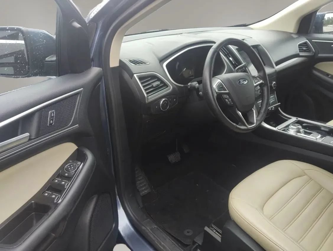 Used 2019 Ford Edge SEL w/ Equipment Group 201A FWD image 5