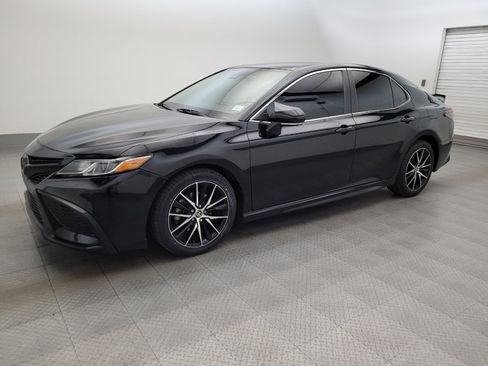 Used 2023 Toyota Camry SE FWD image 2