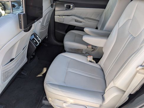 Used 2022 Kia Sorento SX image 29