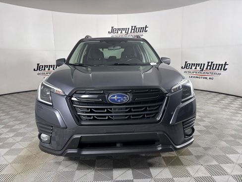 Used 2022 Subaru Forester Premium image 2