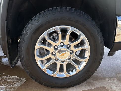 Used 2025 Chevrolet Silverado 2500 LTZ w/ LTZ Premium Package image 9