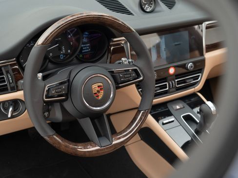 Certified 2026 Porsche Macan AWD/4WD image 20