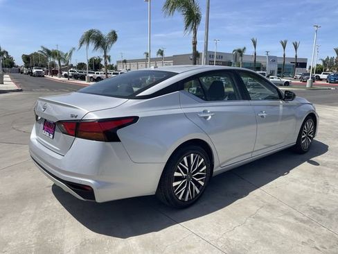 Used 2024 Nissan Altima 2.5 SV FWD image 8