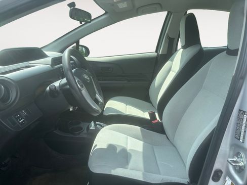 Used 2016 Toyota Prius C One FWD image 9