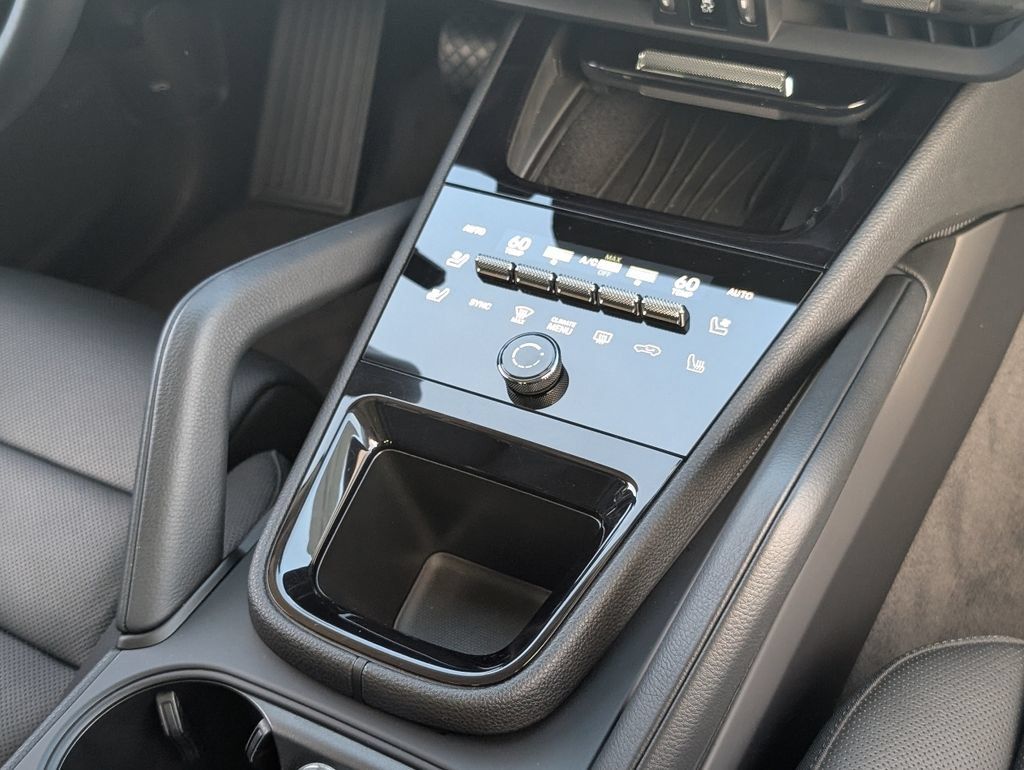 Certified 2025 Porsche Cayenne AWD/4WD image 15