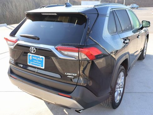 Used 2022 Toyota RAV4 Limited image 5