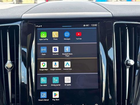 Used 2025 Volvo XC60 B5 Plus image 19