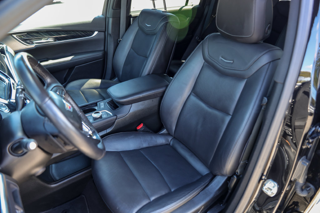Used 2025 Cadillac XT6 Premium Luxury FWD image 7