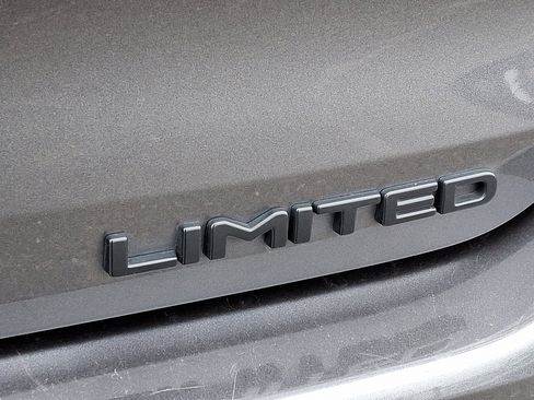 Used 2023 Toyota Highlander Limited image 30