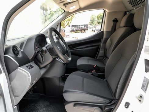 Used 2017 Nissan NV200 SV w/ Technology Package FWD image 3