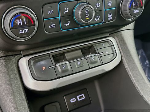 Used 2023 GMC Acadia SLE w/ Driver Convenience Package image 22