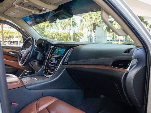 Used 2019 Cadillac Escalade ESV Premium Luxury RWD image 79