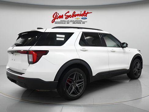 Used 2025 Ford Explorer ST-Line w/ ST-Line Street Pack AWD/4WD image 4
