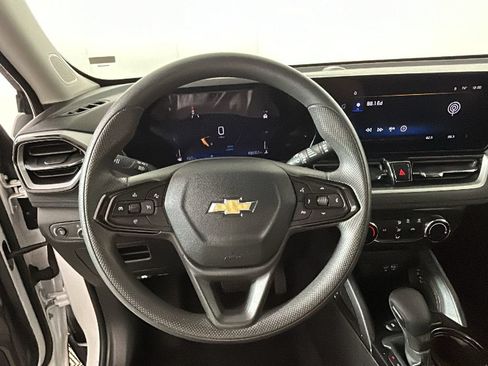Used 2025 Chevrolet TrailBlazer LT FWD image 16