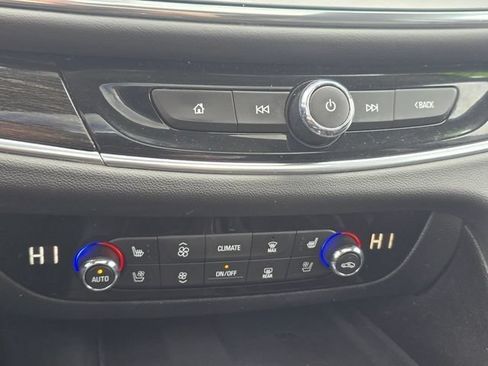 Used 2020 Buick Enclave Avenir w/ Avenir Technology Package AWD/4WD image 29