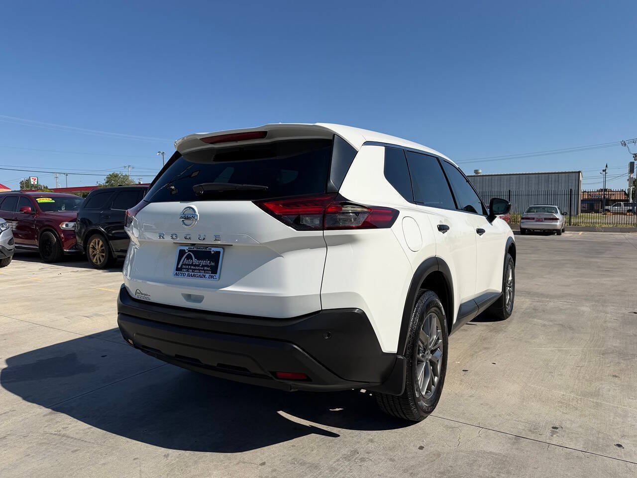Used 2021 Nissan Rogue S FWD image 3
