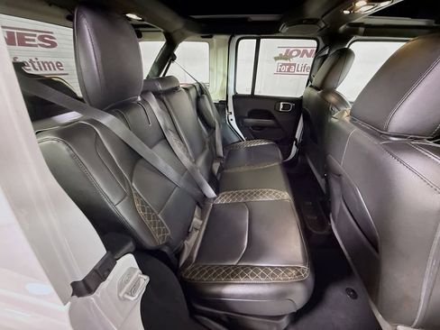 Used 2023 Jeep Wrangler Unlimited Sahara image 31