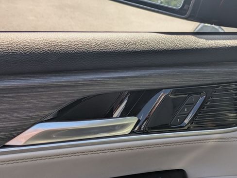 Certified 2024 Jeep Wagoneer Series III w/ Premium Group I image 12