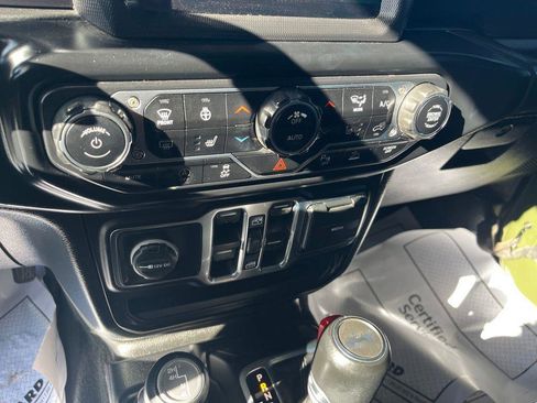 Used 2021 Jeep Wrangler Unlimited Sahara AWD/4WD image 15