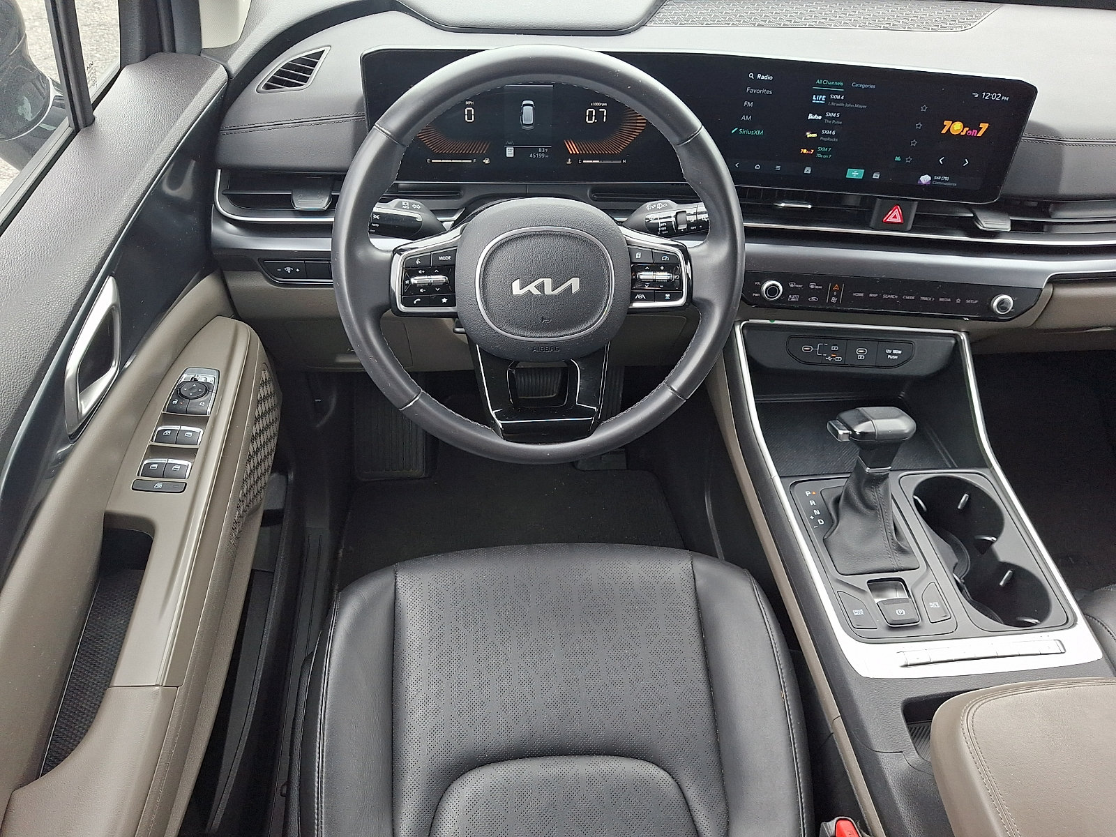 Certified 2025 Kia Carnival FWD image 12