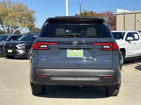 New 2026 Toyota Grand Highlander XLE image 4