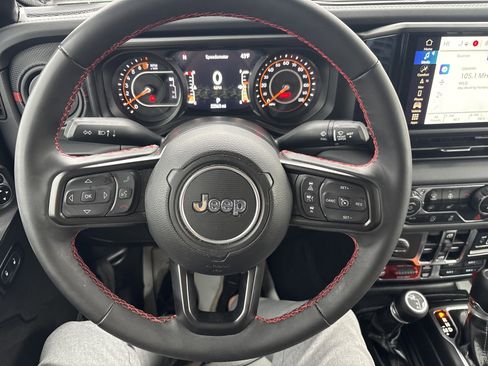 Used 2024 Jeep Gladiator Rubicon w/ Technology Group image 24