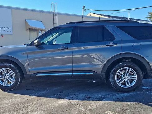 Certified 2023 Ford Explorer XLT image 5