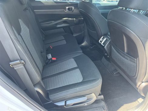 Used 2022 Kia Sorento LX image 15